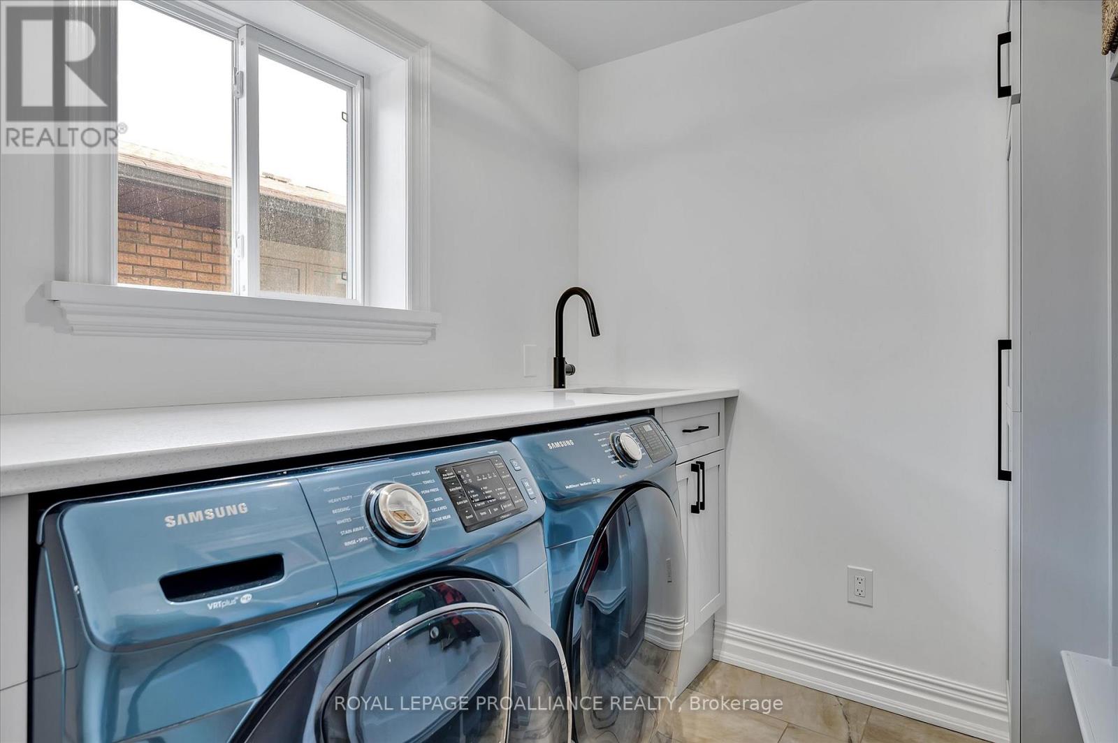 2112 Lorraine Drive, Peterborough North (University Heights), Ontario  K9L 1X4 - Photo 28 - X12223325