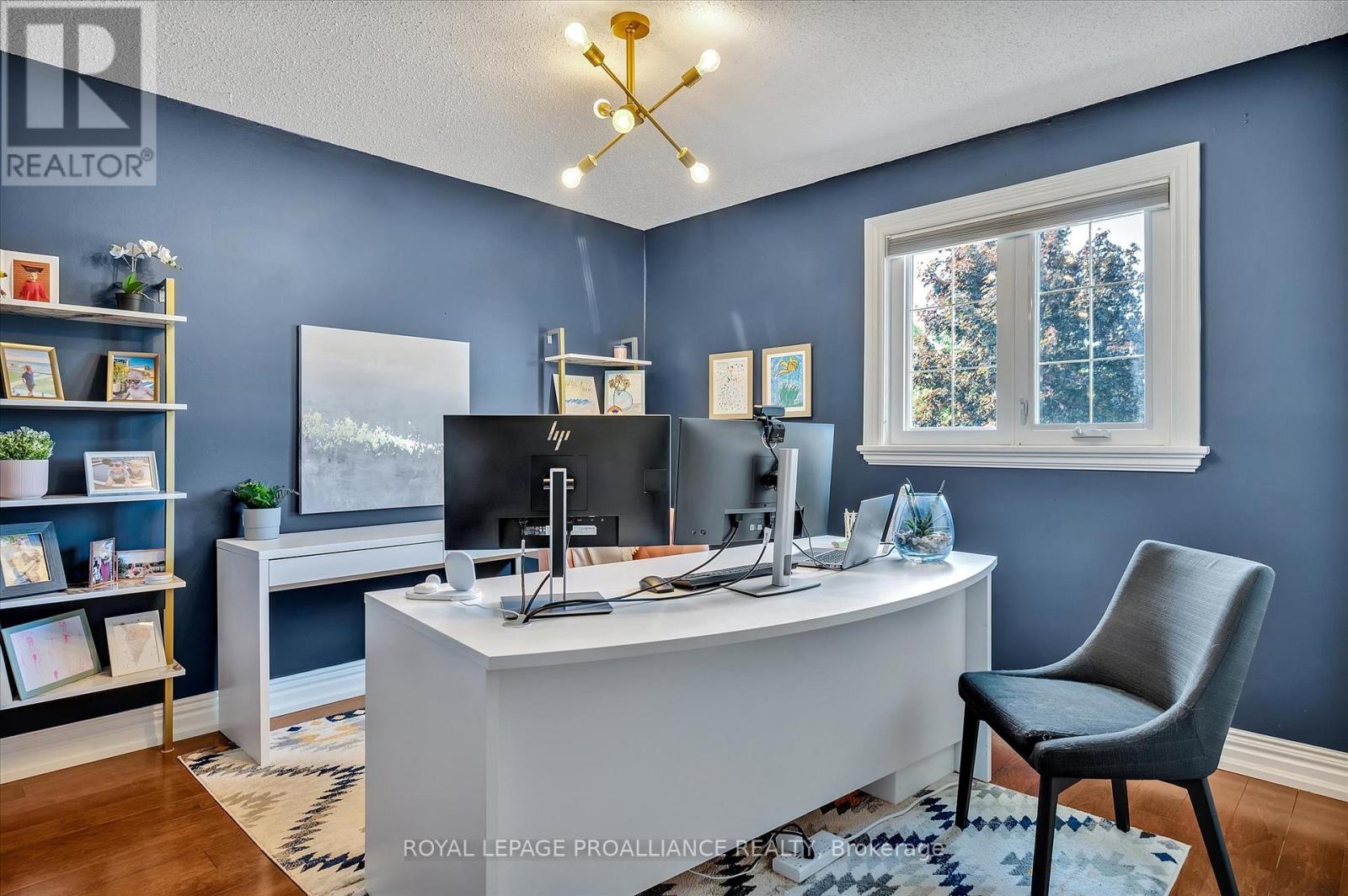 2112 Lorraine Drive, Peterborough North (University Heights), Ontario  K9L 1X4 - Photo 35 - X12223325
