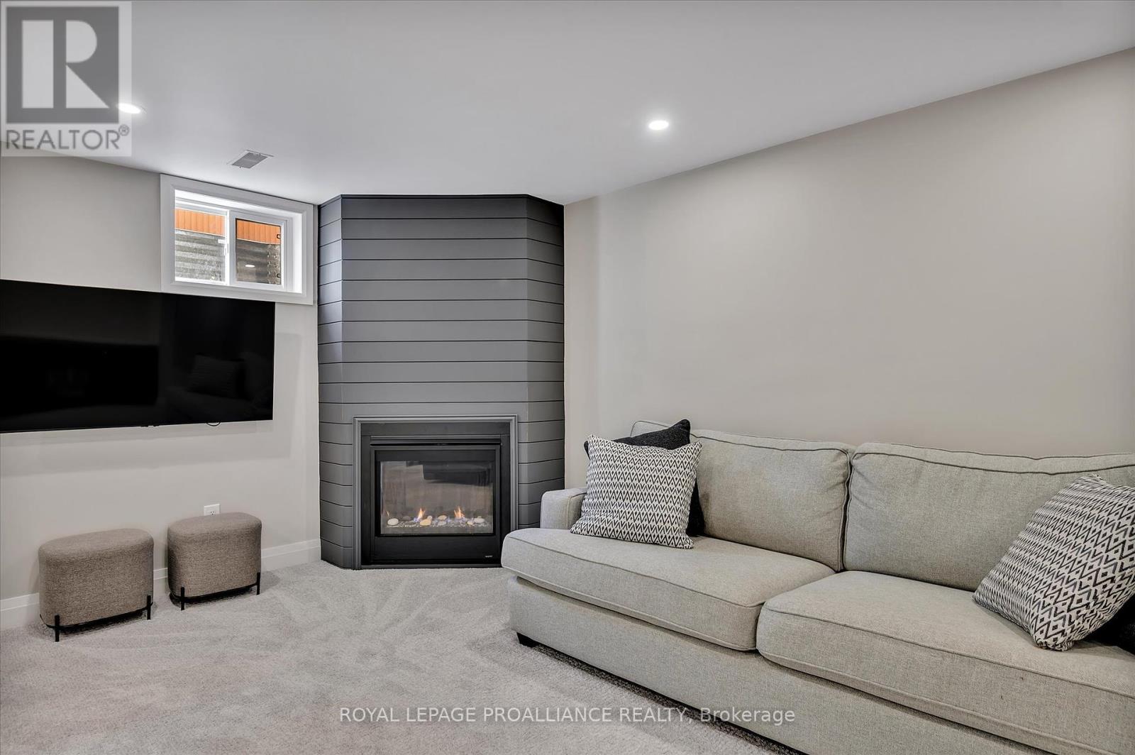 2112 Lorraine Drive, Peterborough North (University Heights), Ontario  K9L 1X4 - Photo 39 - X12223325