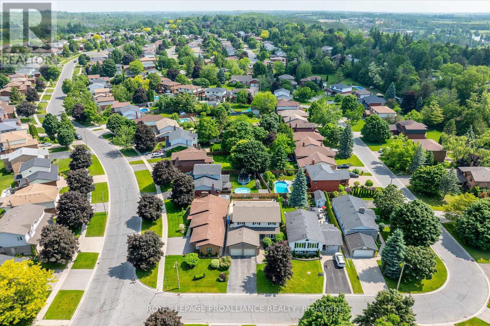 2112 Lorraine Drive, Peterborough North (University Heights), Ontario  K9L 1X4 - Photo 48 - X12223325