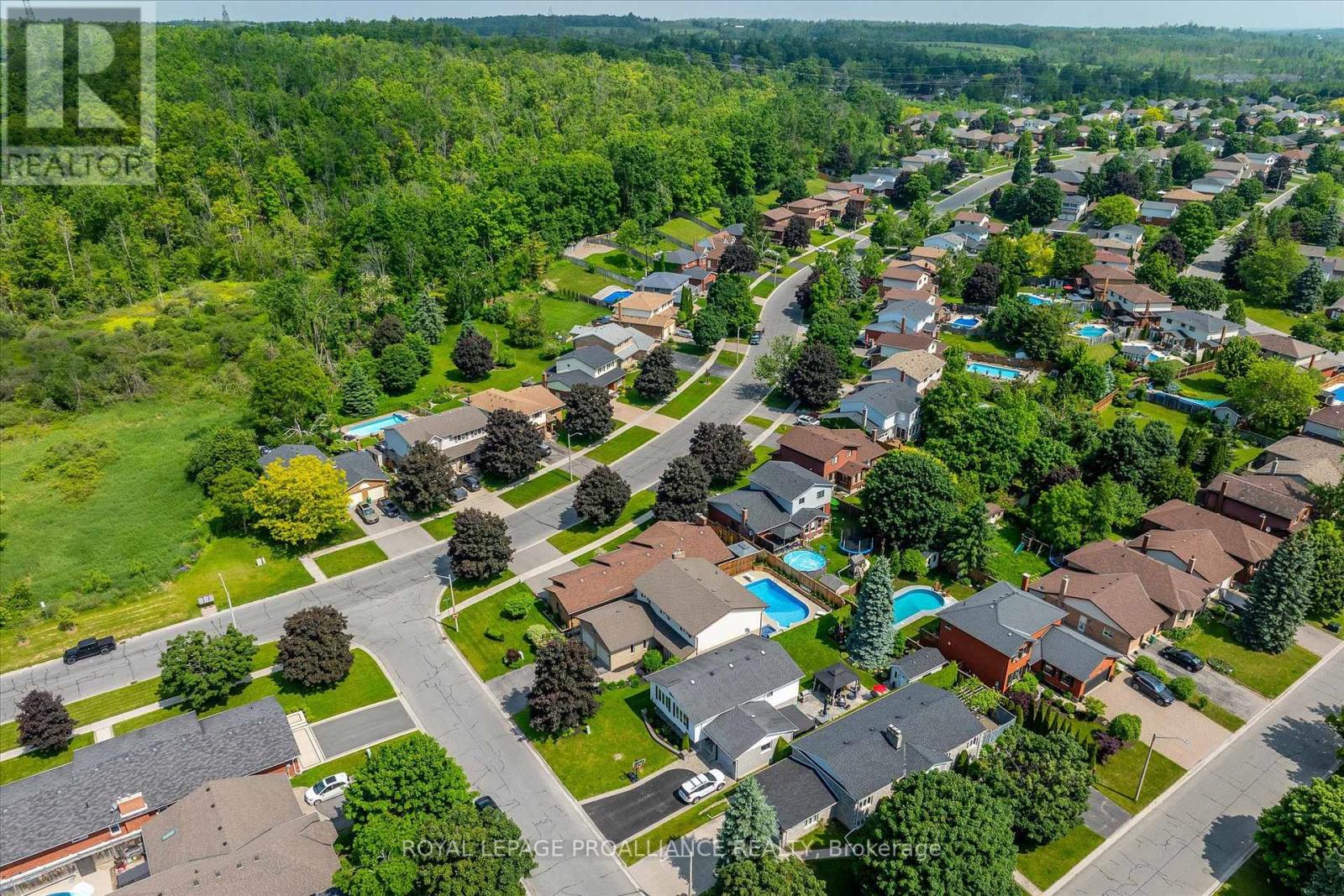 2112 Lorraine Drive, Peterborough North (University Heights), Ontario  K9L 1X4 - Photo 49 - X12223325