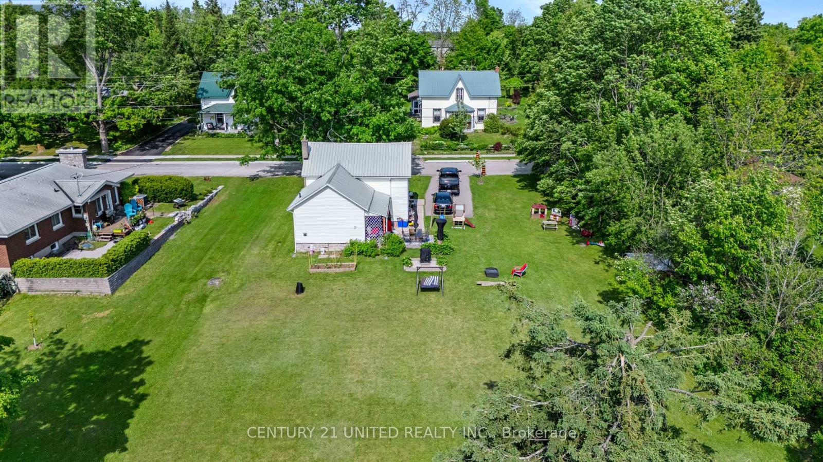 27 Prospect Street, Selwyn, Ontario  K0L 2H0 - Photo 3 - X12223527
