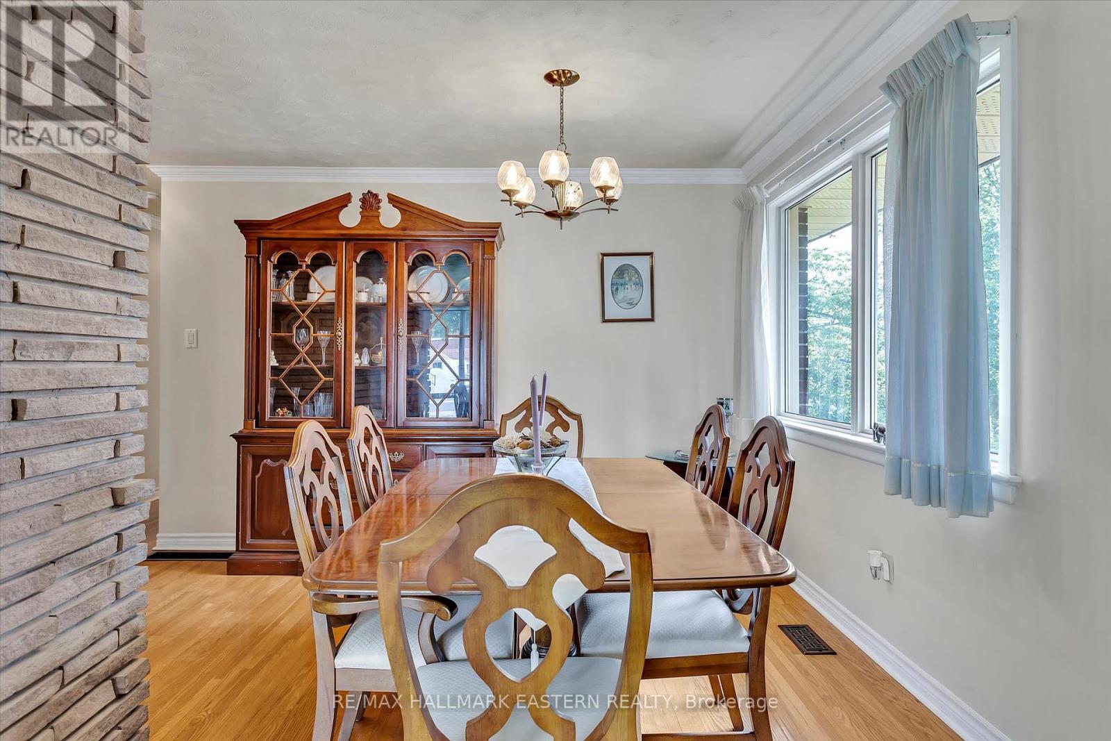 1263 Algonquin Boulevard, Peterborough North (Central), Ontario  K9H 6N1 - Photo 10 - X12223554