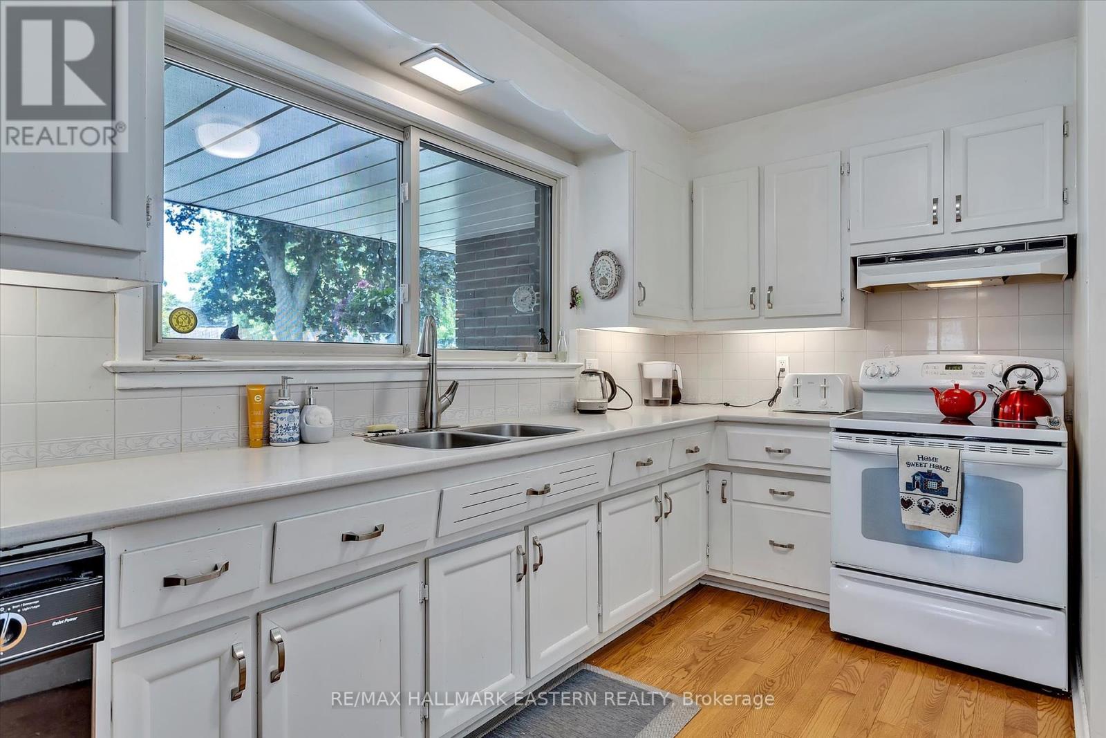1263 Algonquin Boulevard, Peterborough North (Central), Ontario  K9H 6N1 - Photo 14 - X12223554
