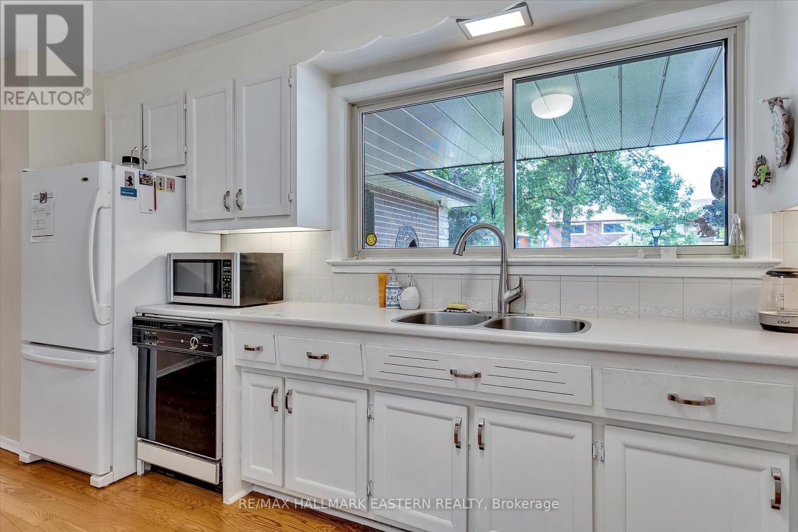 1263 Algonquin Boulevard, Peterborough North (Central), Ontario  K9H 6N1 - Photo 15 - X12223554