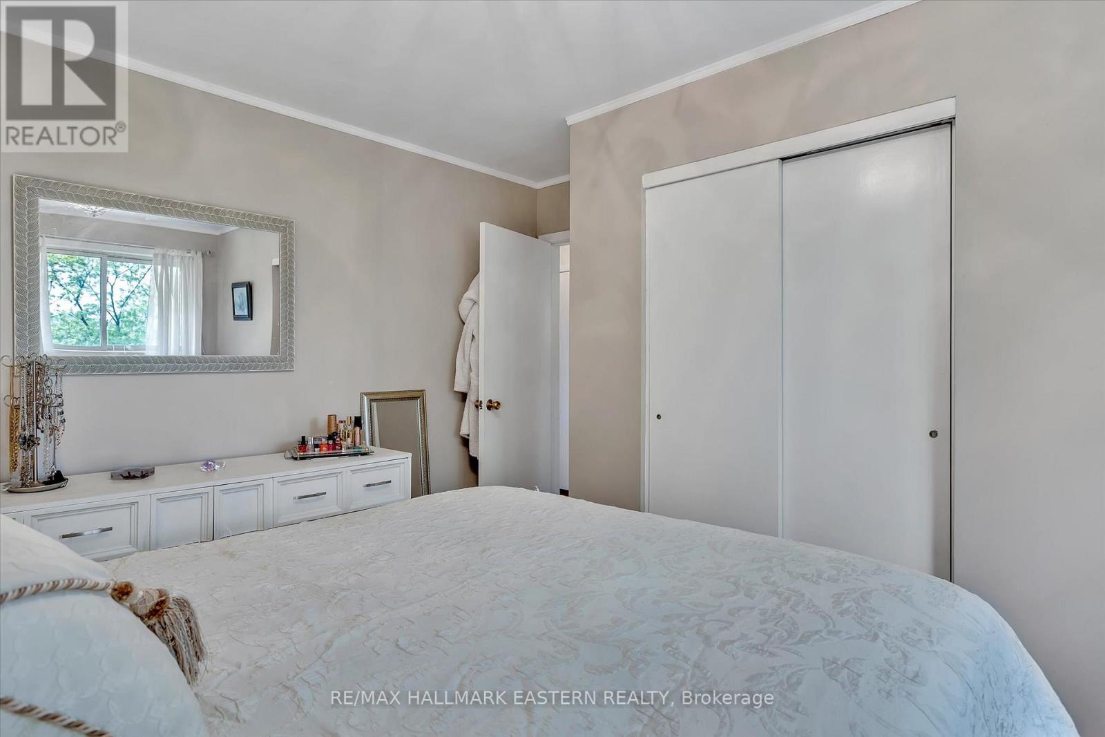 1263 Algonquin Boulevard, Peterborough North (Central), Ontario  K9H 6N1 - Photo 19 - X12223554