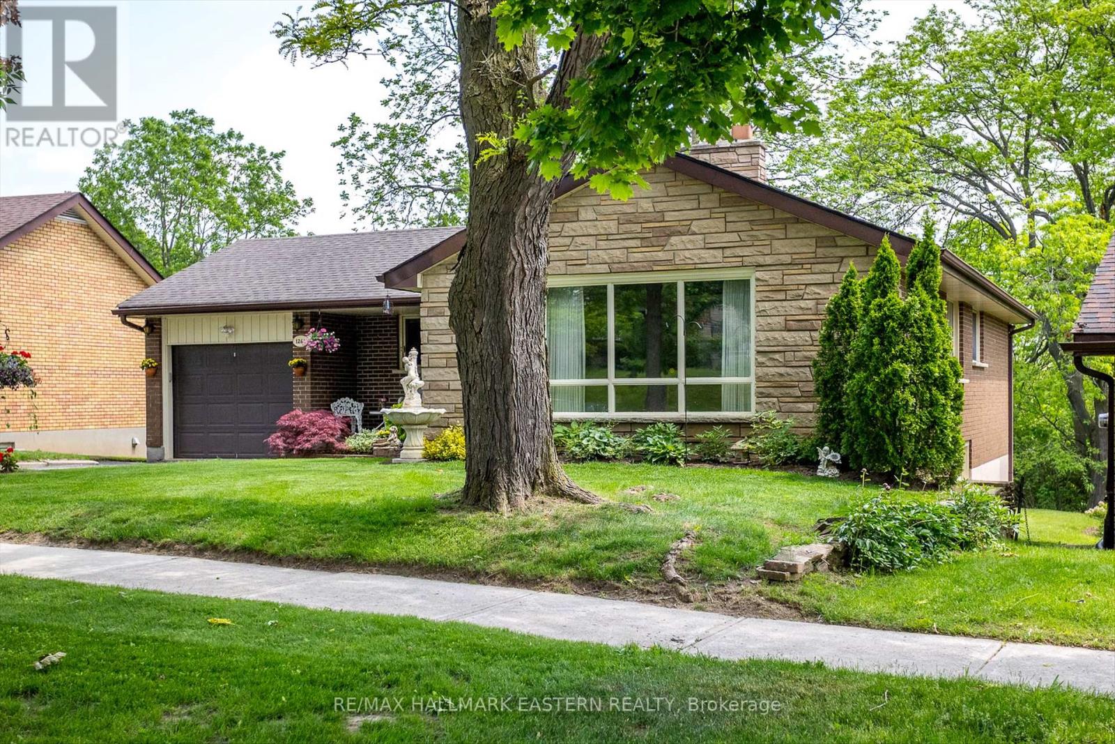 1263 Algonquin Boulevard, Peterborough North (Central), Ontario  K9H 6N1 - Photo 2 - X12223554