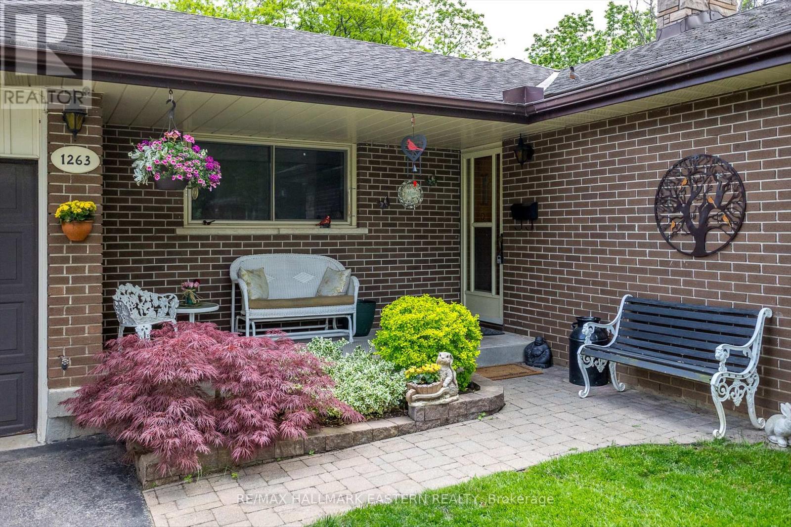 1263 Algonquin Boulevard, Peterborough North (Central), Ontario  K9H 6N1 - Photo 4 - X12223554