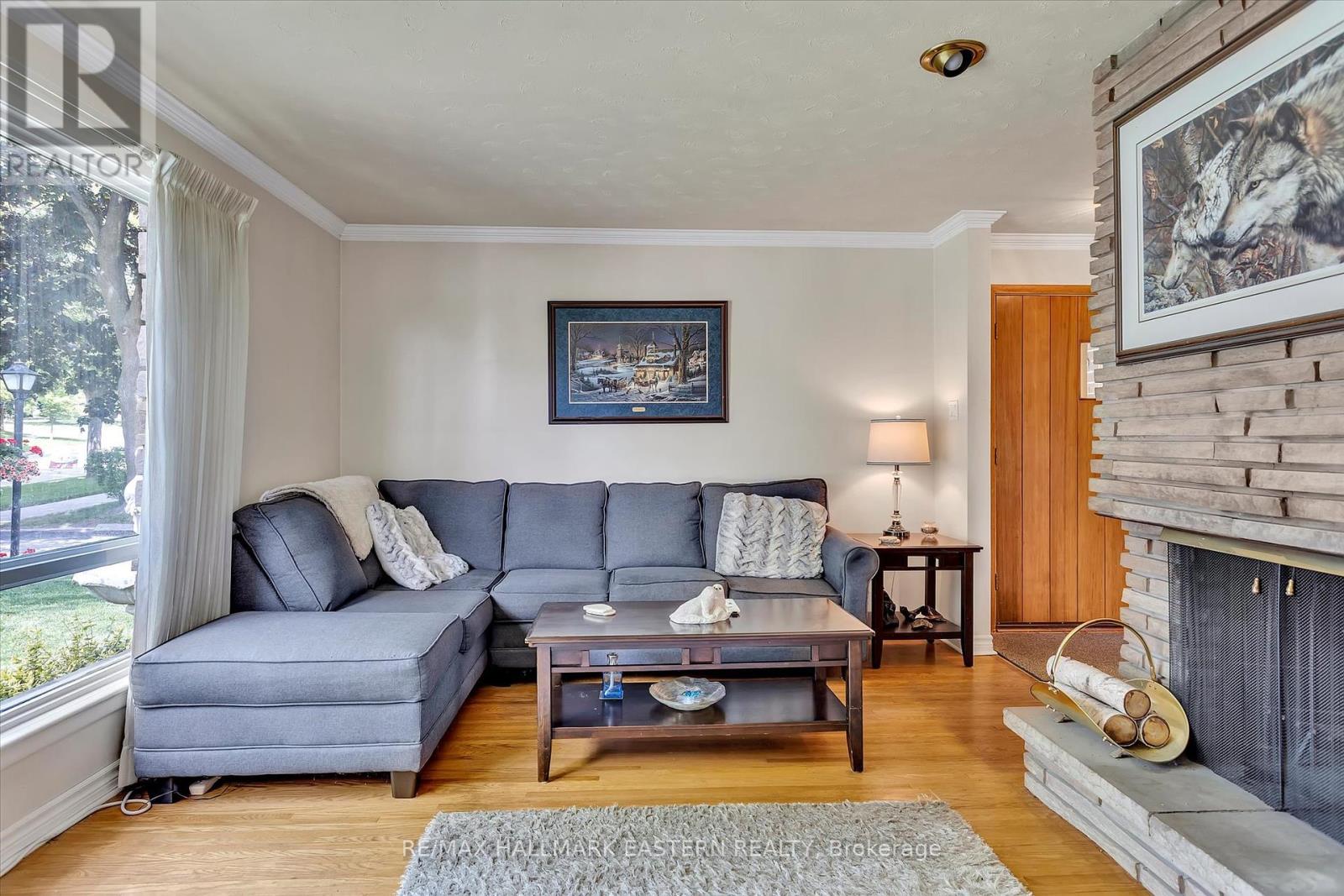 1263 Algonquin Boulevard, Peterborough North (Central), Ontario  K9H 6N1 - Photo 7 - X12223554