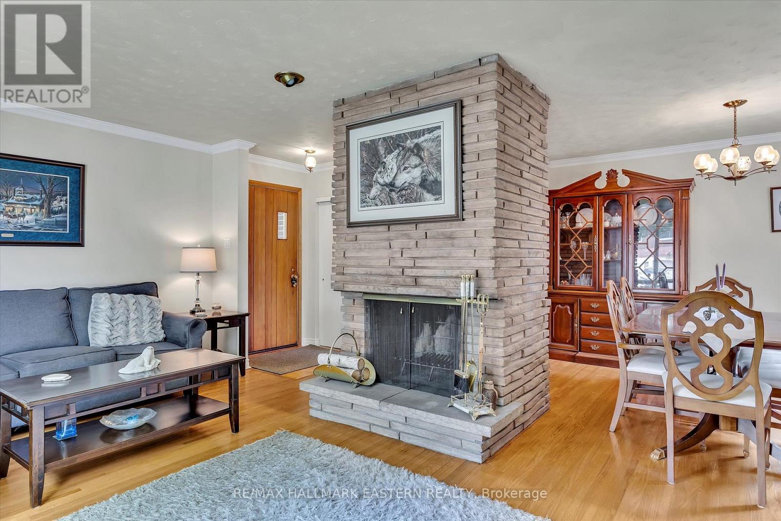 1263 Algonquin Boulevard, Peterborough North (Central), Ontario  K9H 6N1 - Photo 8 - X12223554