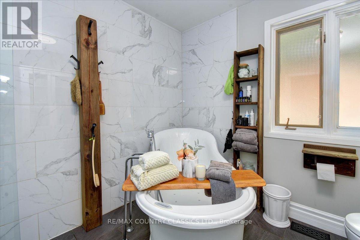 442a Stringer Drive, Faraday, Ontario  K0L 1C0 - Photo 16 - X12223693