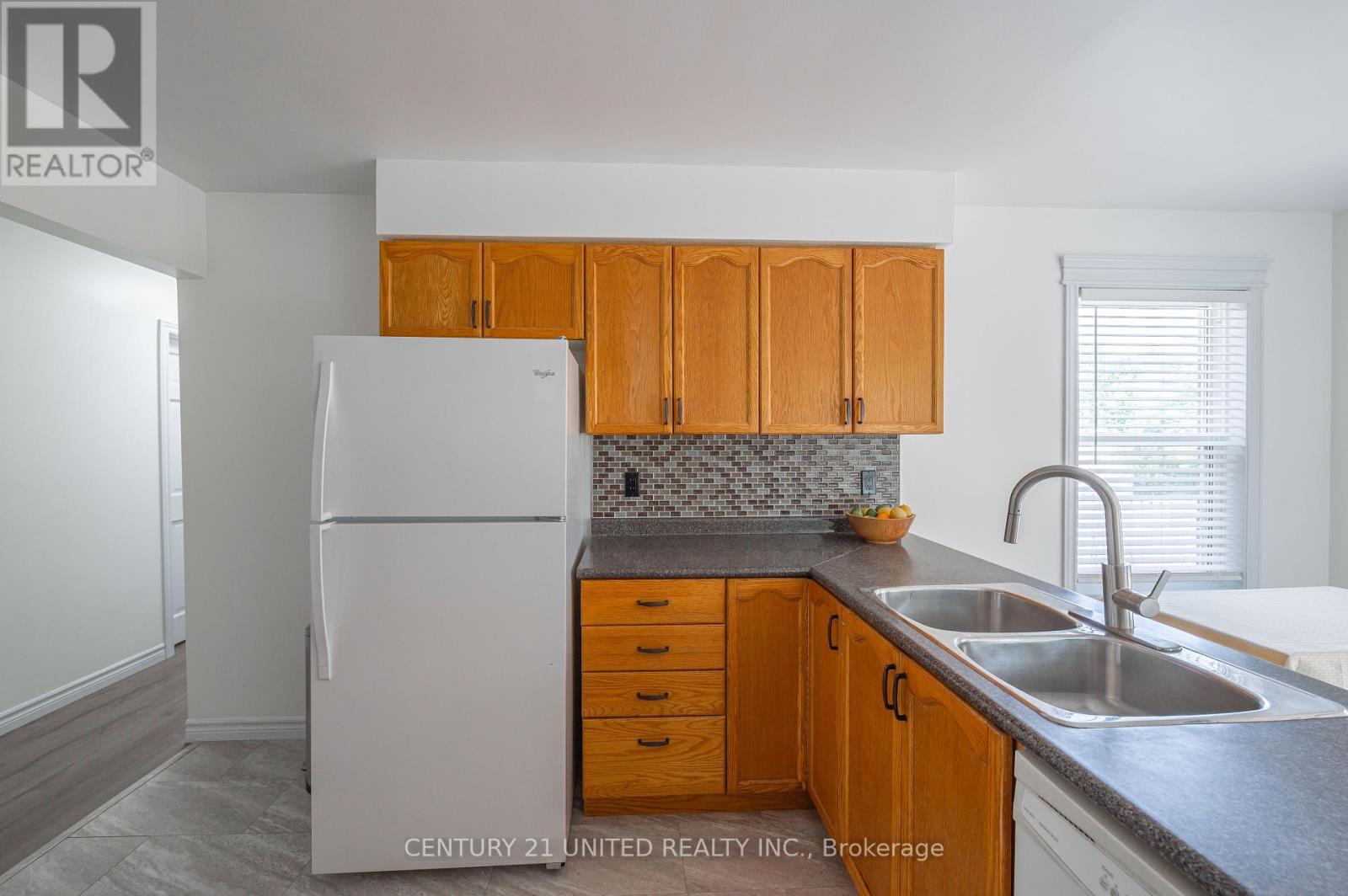 2509 Marsdale Drive, Peterborough East (South), Ontario  K9L 1Z4 - Photo 10 - X12223983