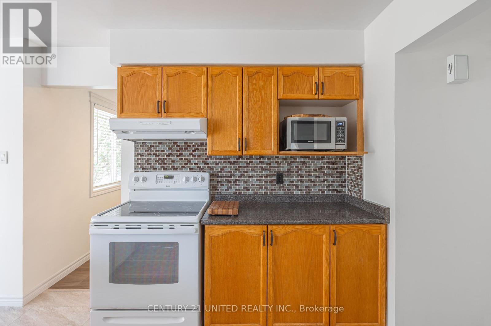 2509 Marsdale Drive, Peterborough East (South), Ontario  K9L 1Z4 - Photo 11 - X12223983
