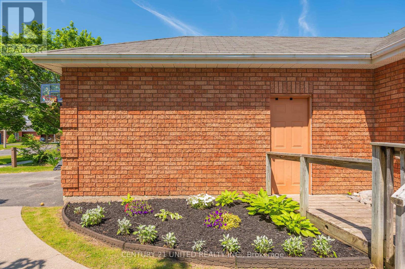 2509 Marsdale Drive, Peterborough East (South), Ontario  K9L 1Z4 - Photo 4 - X12223983