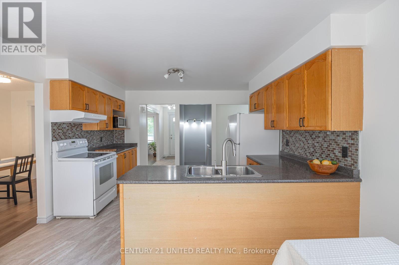 2509 Marsdale Drive, Peterborough East (South), Ontario  K9L 1Z4 - Photo 8 - X12223983