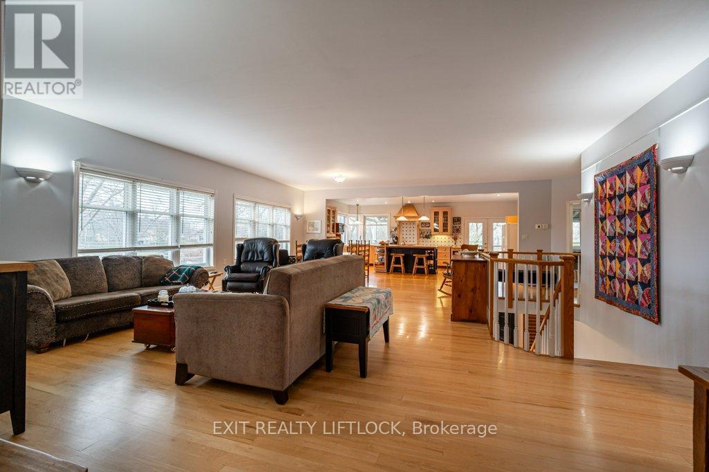57 King Street E, Kawartha Lakes (Omemee), Ontario  K0L 2W0 - Photo 8 - X12224187