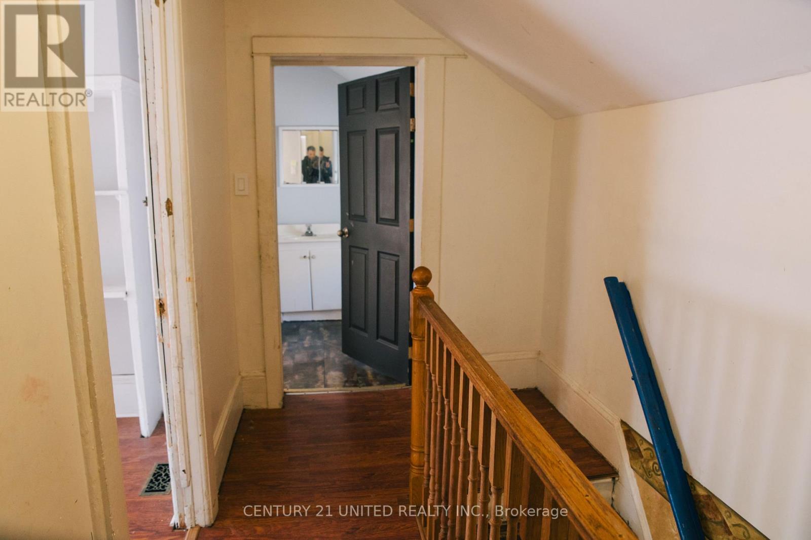 299 Sherbrooke Street, Peterborough Central (North), Ontario  K9J 2N7 - Photo 11 - X12224463