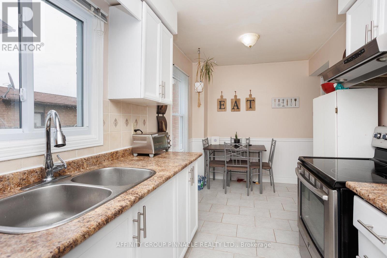 26 Flavelle Crescent, Kawartha Lakes (Lindsay), Ontario  K9V 6E3 - Photo 11 - X12224477