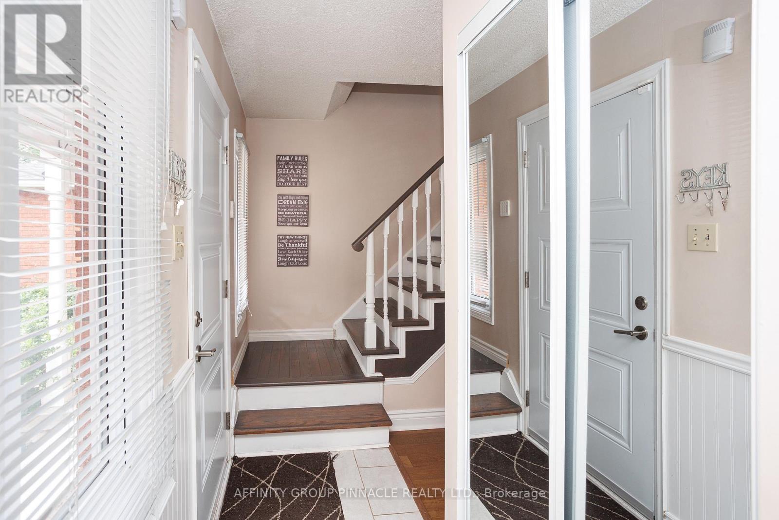 26 Flavelle Crescent, Kawartha Lakes (Lindsay), Ontario  K9V 6E3 - Photo 8 - X12224477