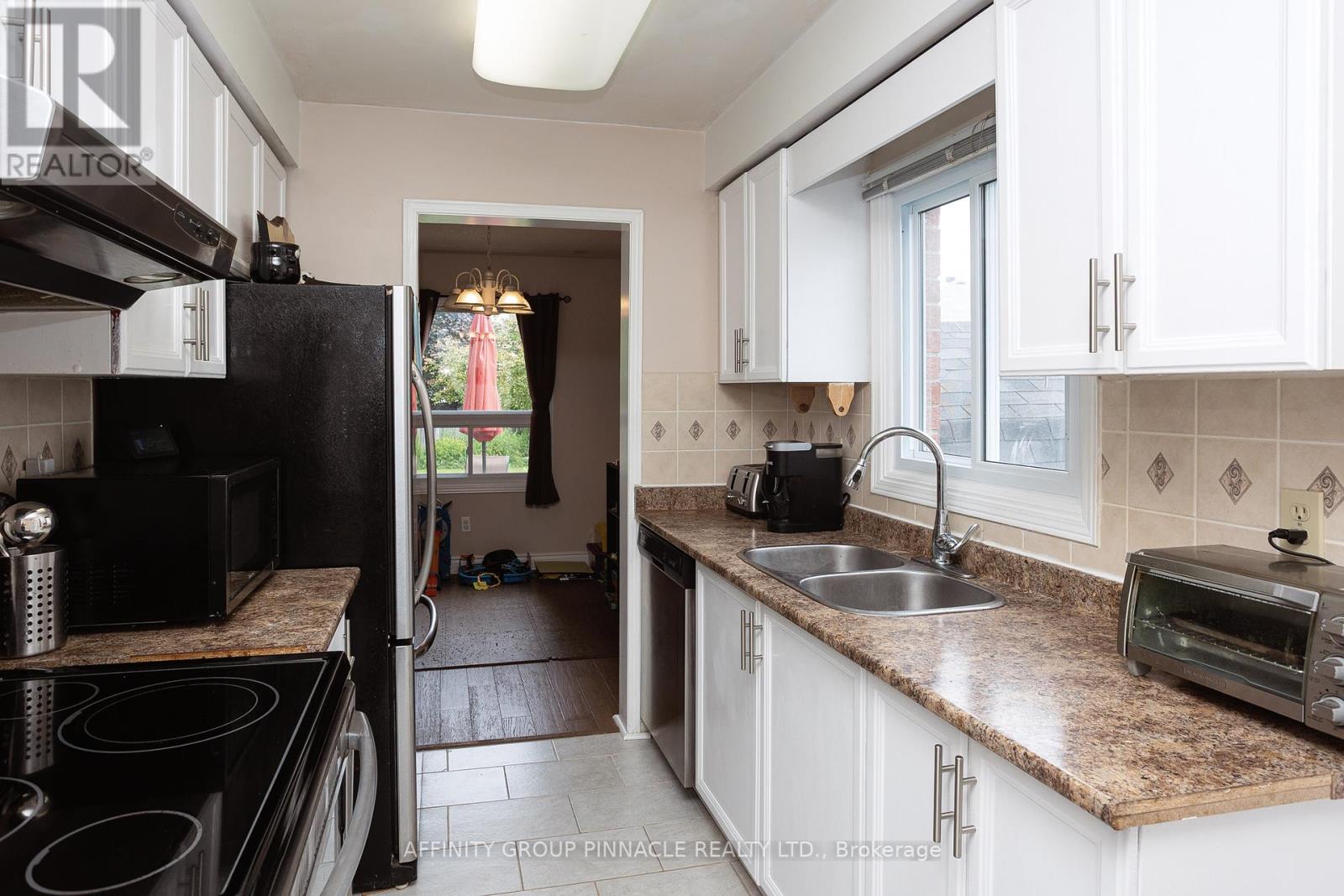 26 Flavelle Crescent, Kawartha Lakes (Lindsay), Ontario  K9V 6E3 - Photo 9 - X12224477