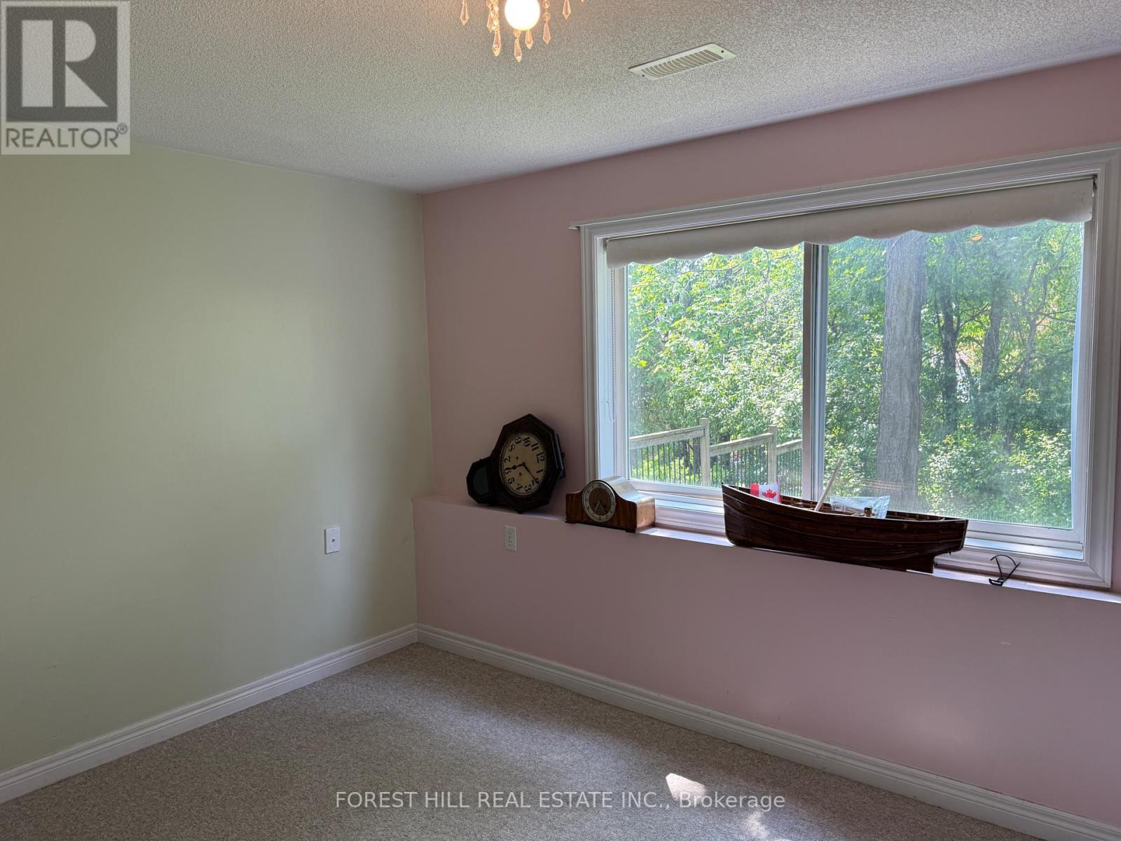 1013 Silverdale Road, Peterborough West (Central), Ontario  K9J 7W5 - Photo 5 - X12224577