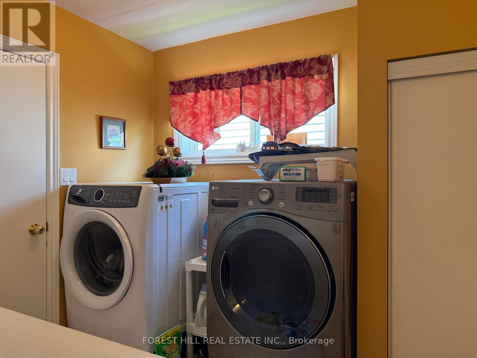1013 Silverdale Road, Peterborough West (Central), Ontario  K9J 7W5 - Photo 8 - X12224577