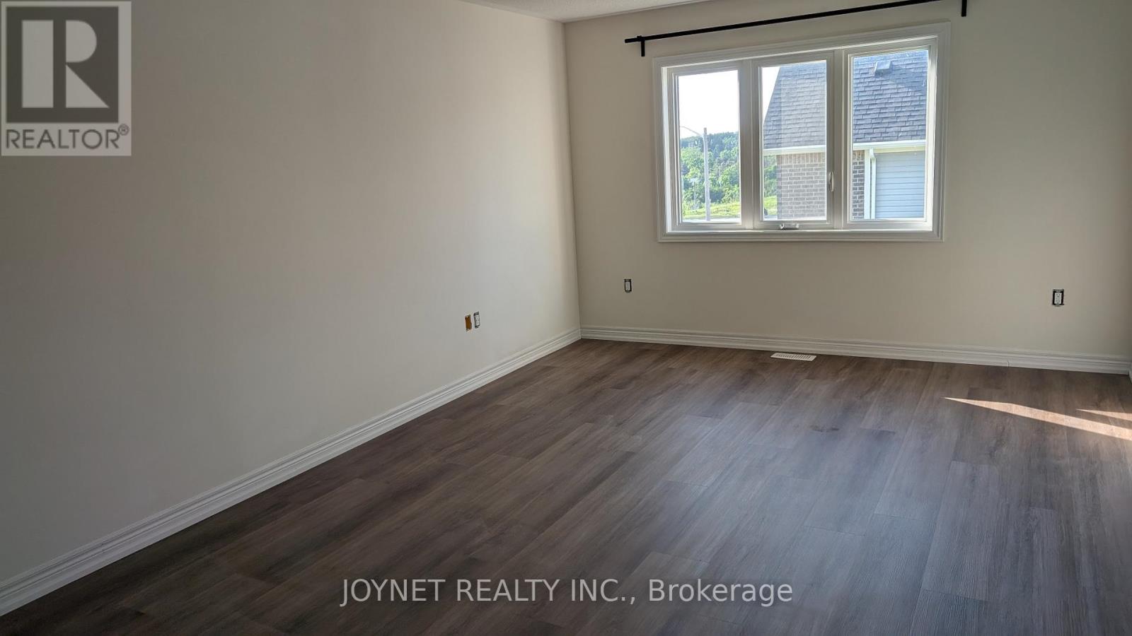 904 Bamford Terrace, Peterborough North (North), Ontario  K9K 0H3 - Photo 9 - X12225012