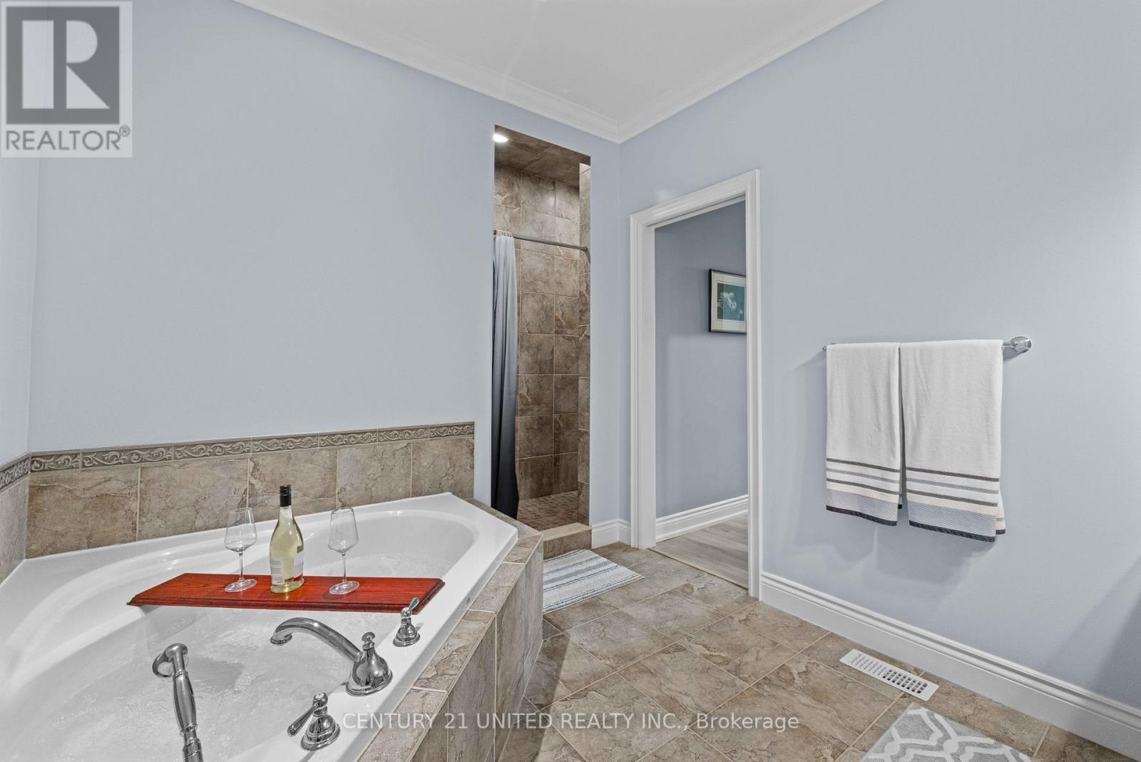 18 - 227 Carnegie Avenue, Peterborough North (University Heights), Ontario  K9L 0B3 - Photo 22 - X12225487