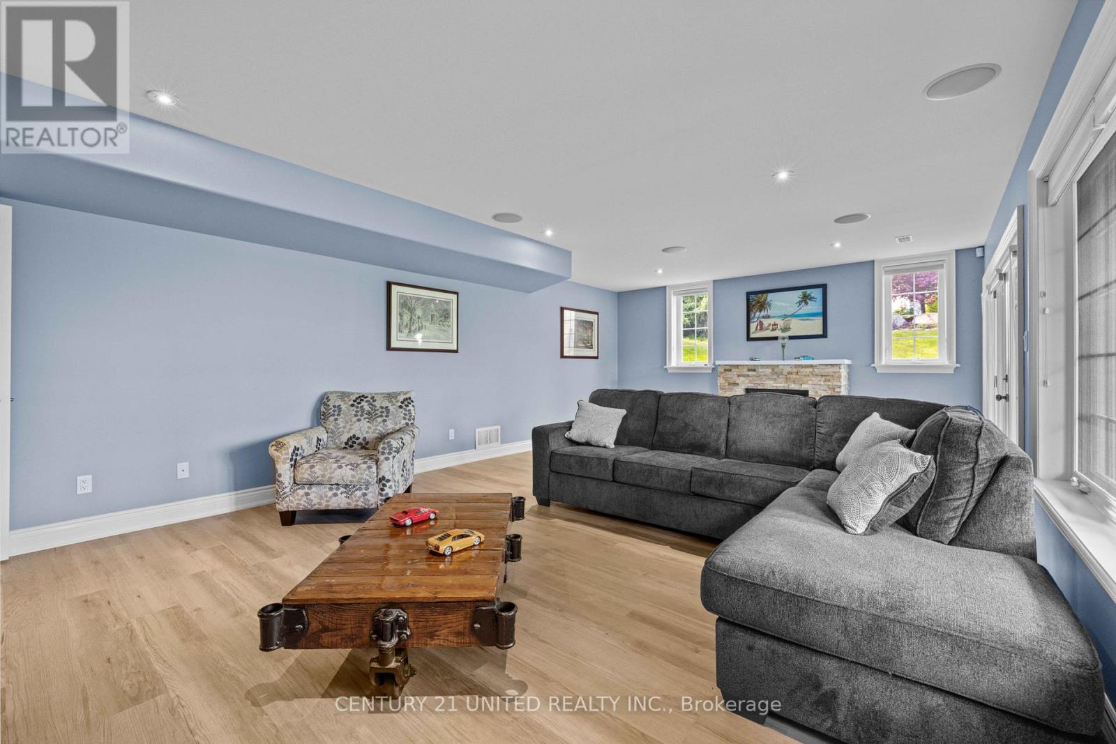18 - 227 Carnegie Avenue, Peterborough North (University Heights), Ontario  K9L 0B3 - Photo 34 - X12225487
