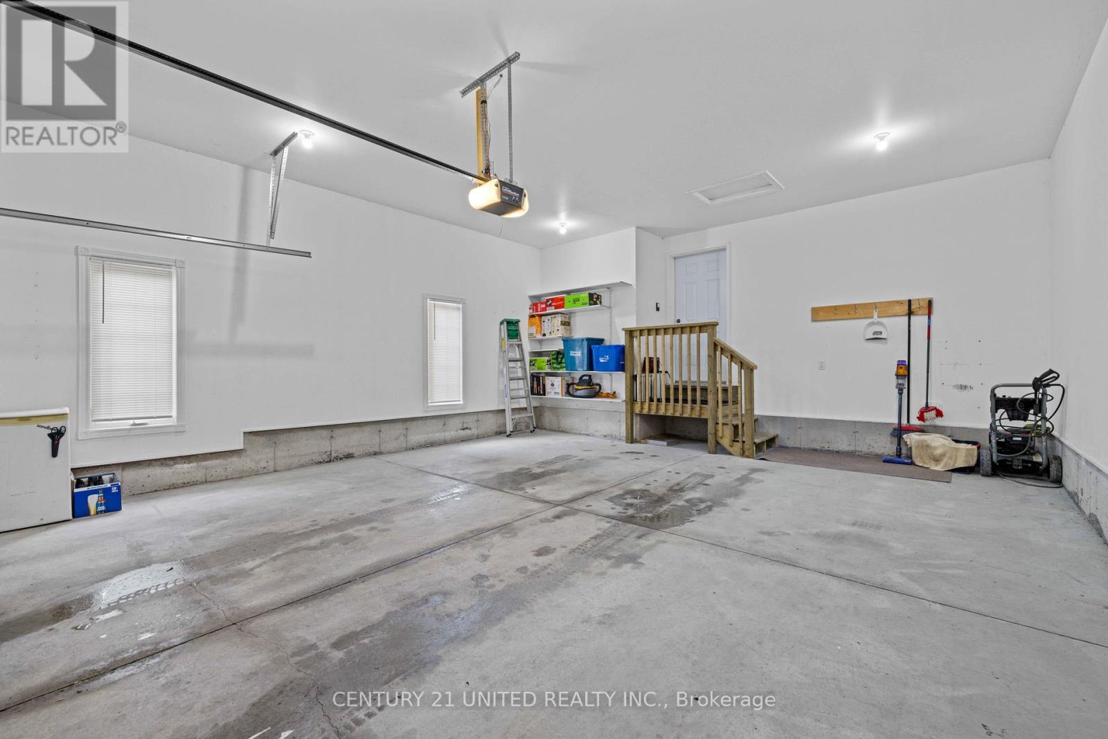 18 - 227 Carnegie Avenue, Peterborough North (University Heights), Ontario  K9L 0B3 - Photo 38 - X12225487