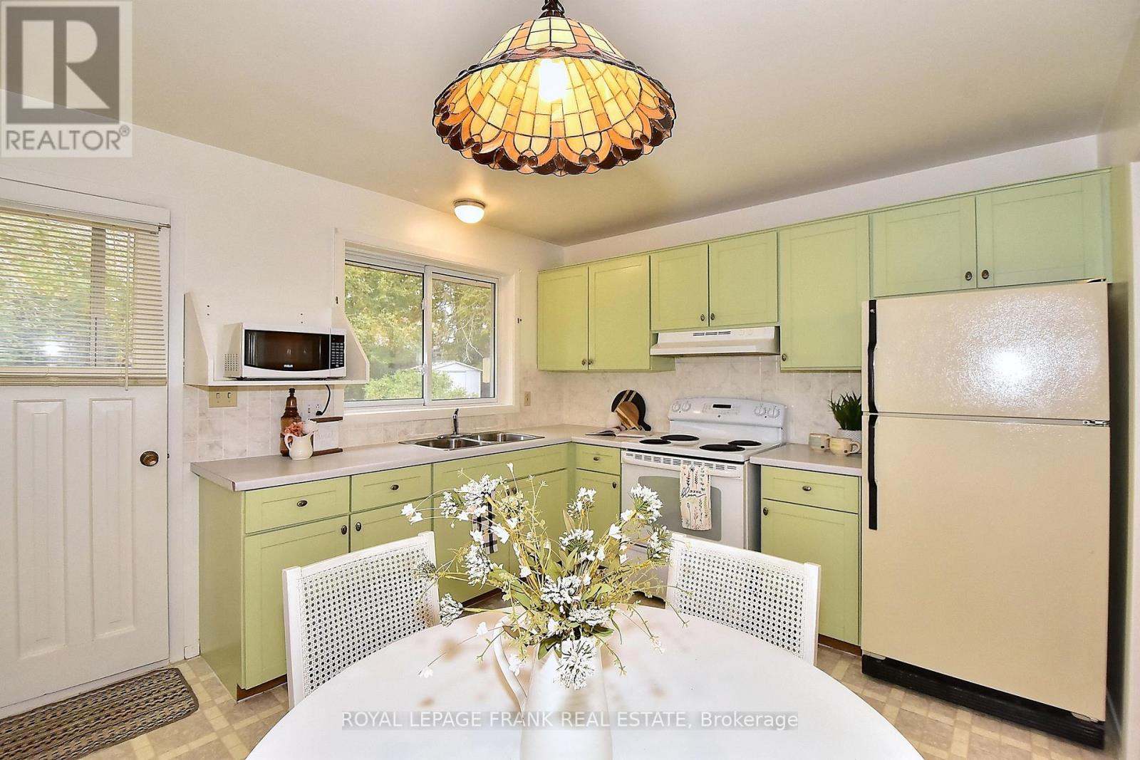 1538 Cherryhill Road, Peterborough West (Central), Ontario  K9K 1A8 - Photo 11 - X12226450