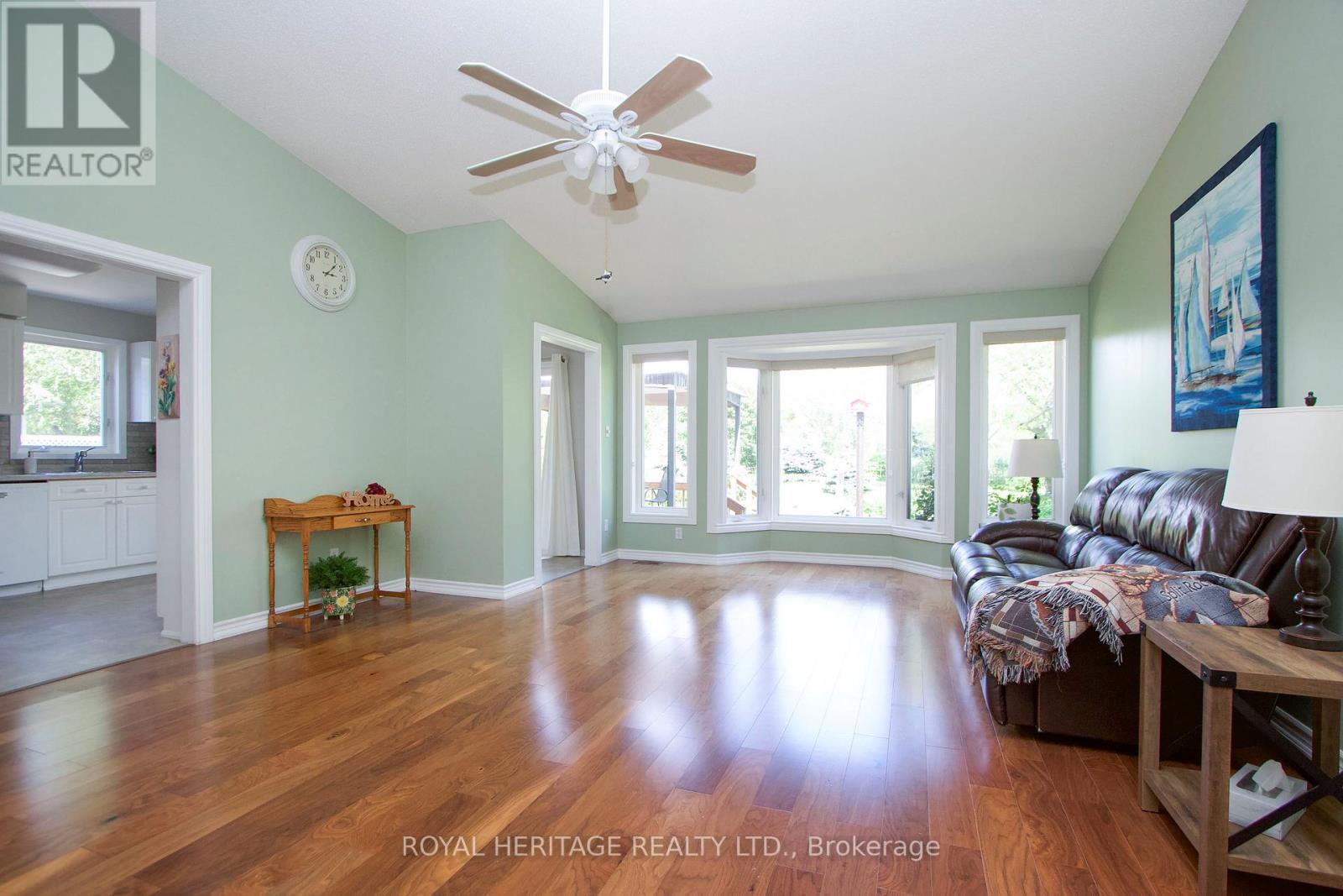 17 Fairway Drive, Clarington (Newcastle), Ontario  L1B 1B3 - Photo 9 - E12226599