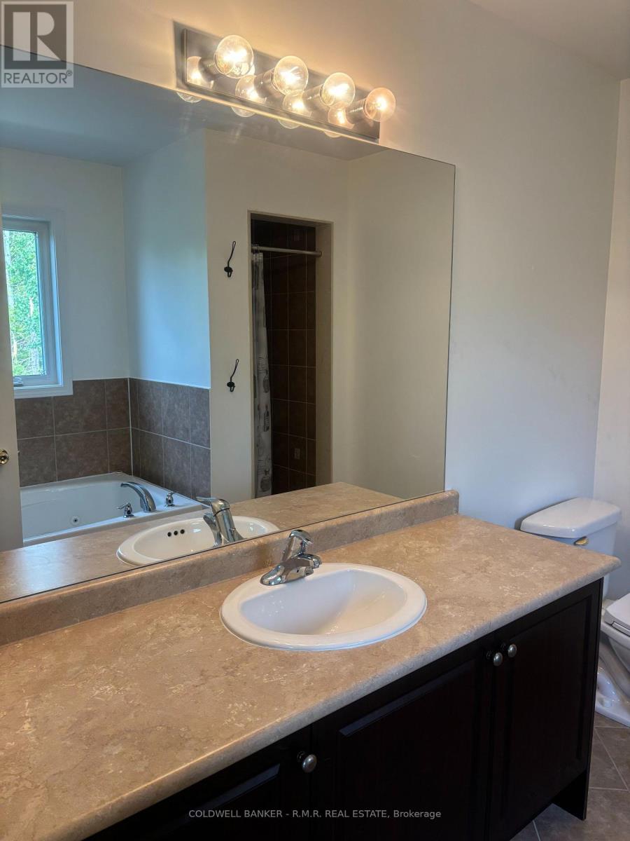 86 Cook Street, Kawartha Lakes (Lindsay), Ontario  K9V 0C7 - Photo 8 - X12226830