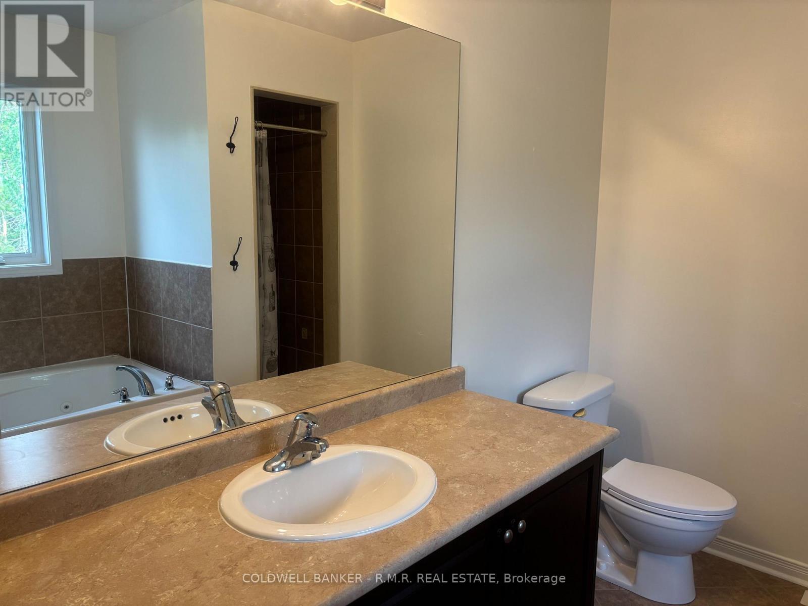 86 Cook Street, Kawartha Lakes (Lindsay), Ontario  K9V 0C7 - Photo 9 - X12226830