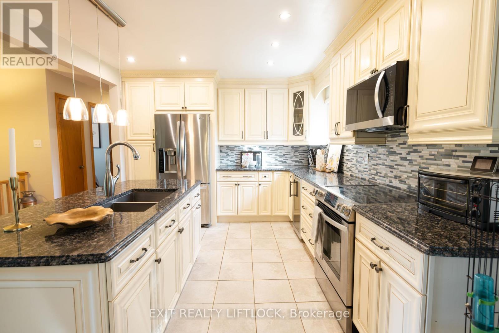 983 Deana Boulevard, Peterborough North (South), Ontario  K9K 1C8 - Photo 5 - X12226852