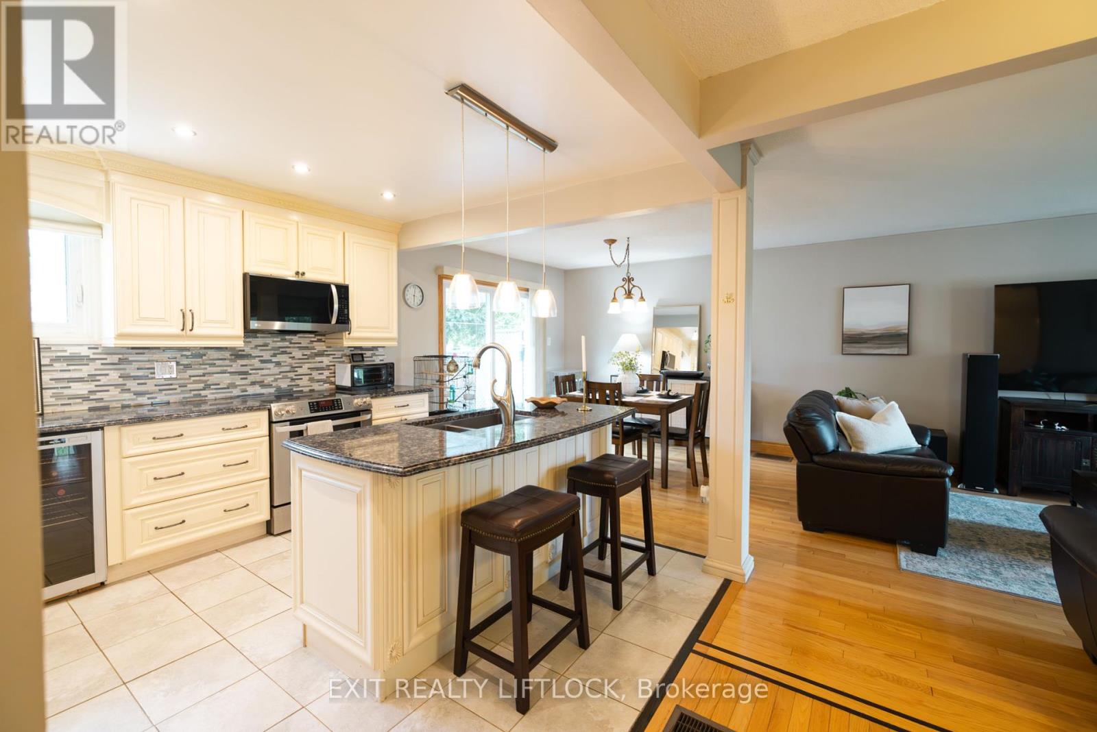983 Deana Boulevard, Peterborough North (South), Ontario  K9K 1C8 - Photo 6 - X12226852