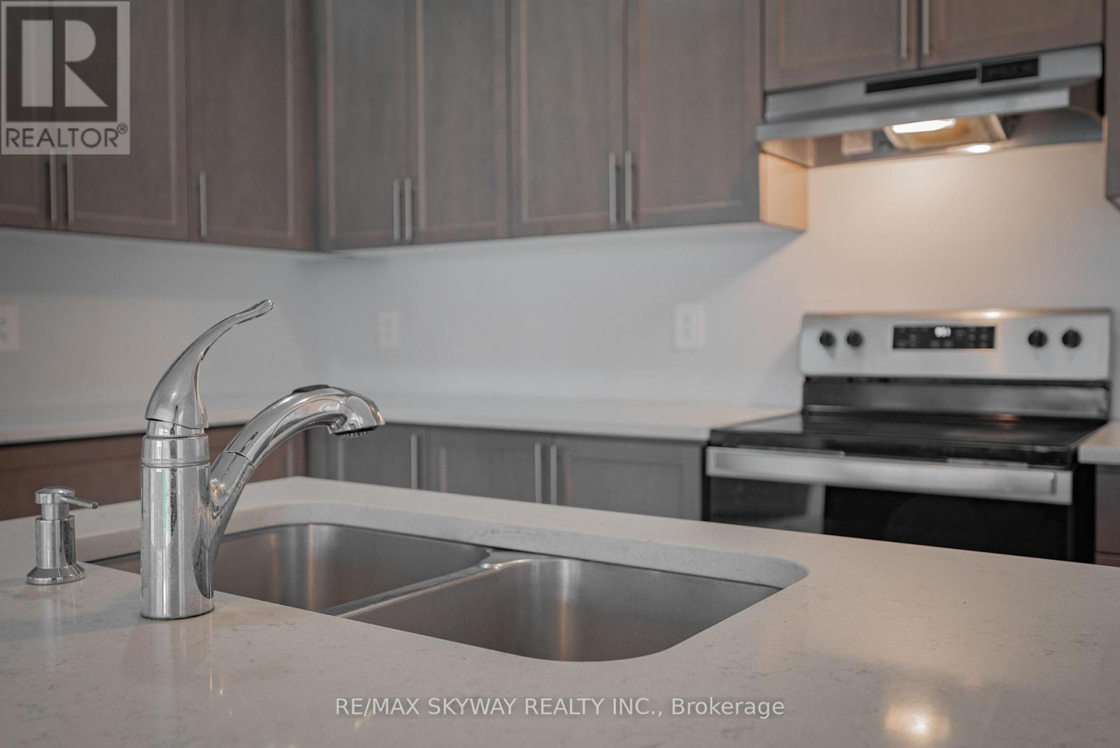26 Corley Street, Kawartha Lakes (Lindsay), Ontario  K9V 5R8 - Photo 40 - X12227240
