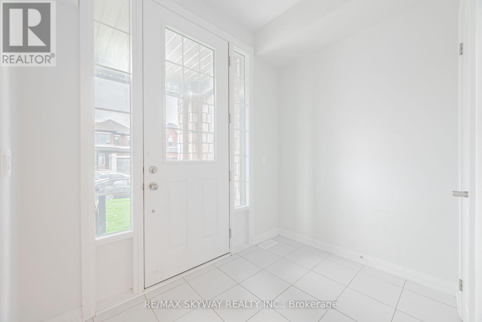 26 Corley Street, Kawartha Lakes (Lindsay), Ontario  K9V 5R8 - Photo 7 - X12227240