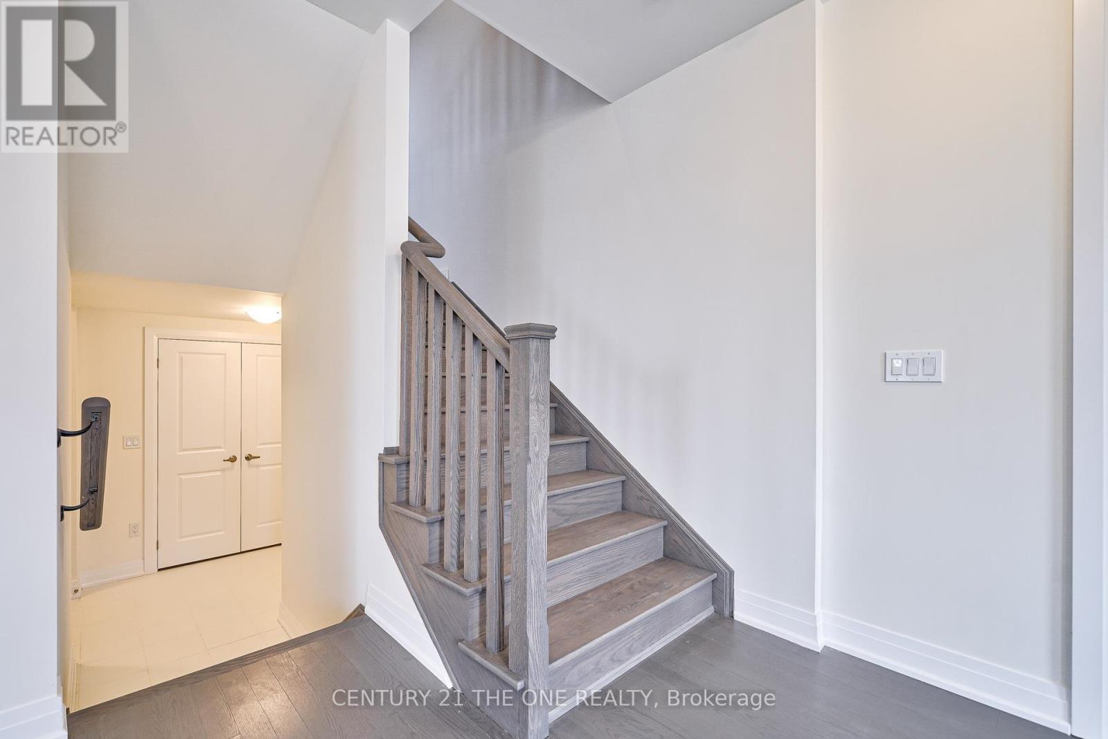 2 Wesley Brooks Street, Clarington (Newcastle), Ontario  L1B 0W4 - Photo 12 - E12228186
