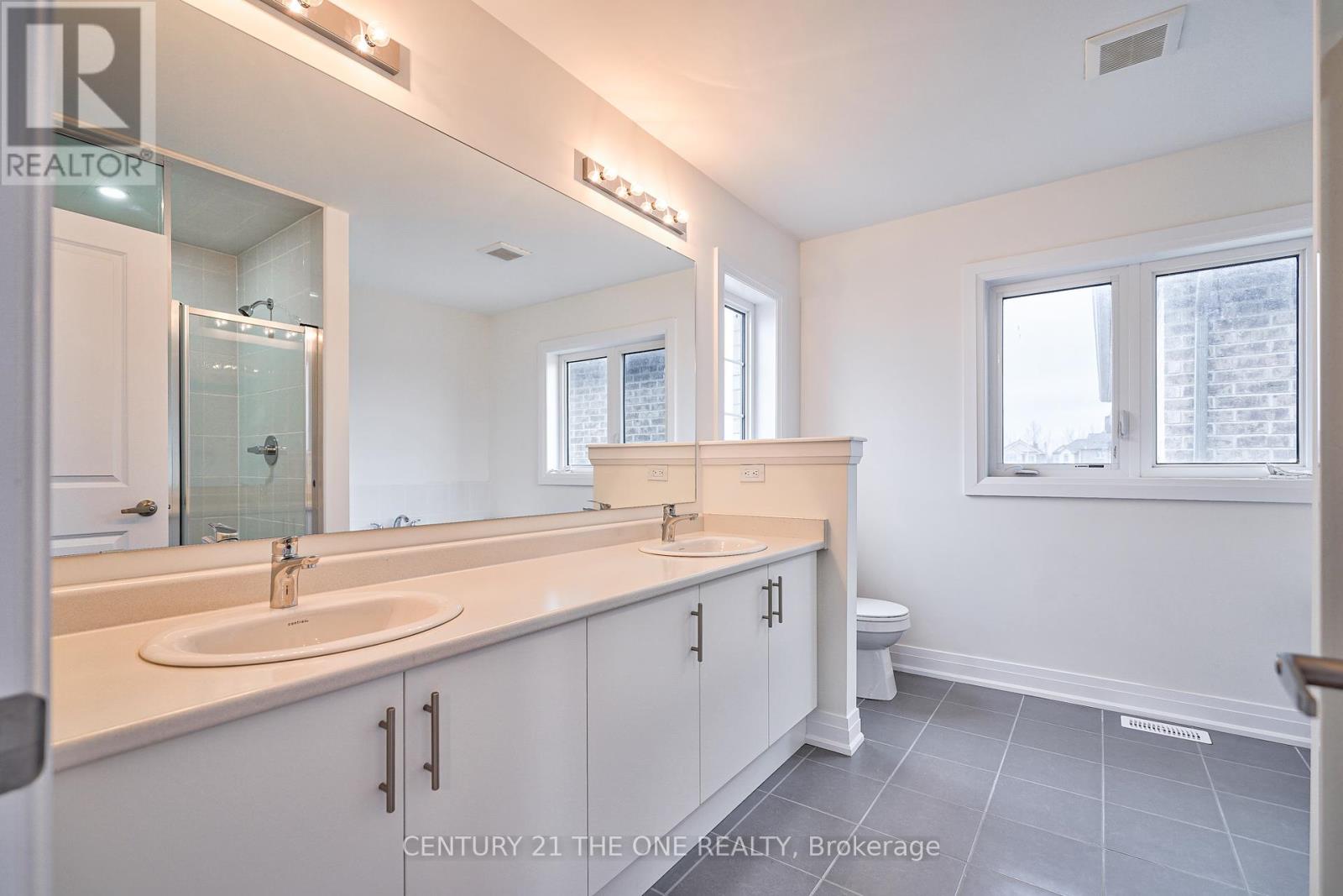 2 Wesley Brooks Street, Clarington (Newcastle), Ontario  L1B 0W4 - Photo 23 - E12228186