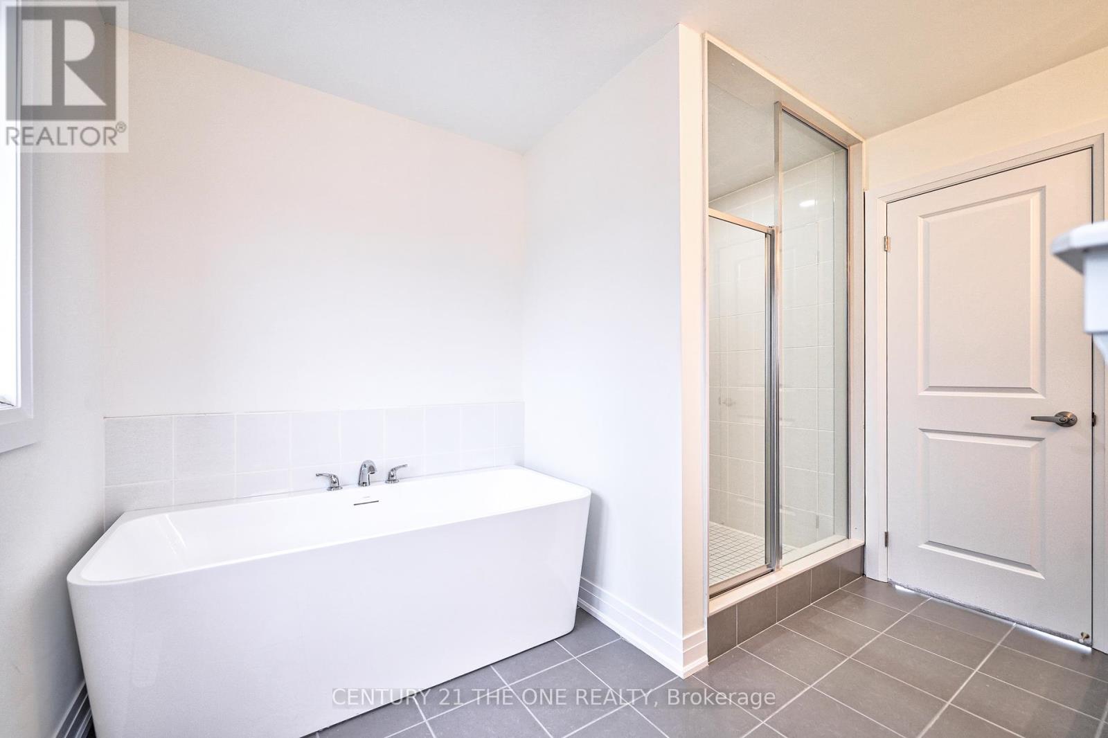 2 Wesley Brooks Street, Clarington (Newcastle), Ontario  L1B 0W4 - Photo 24 - E12228186