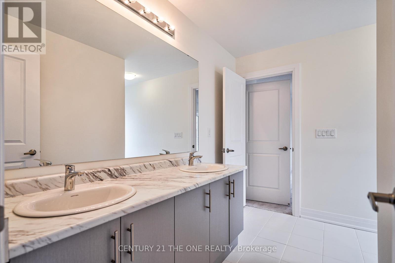 2 Wesley Brooks Street, Clarington (Newcastle), Ontario  L1B 0W4 - Photo 28 - E12228186