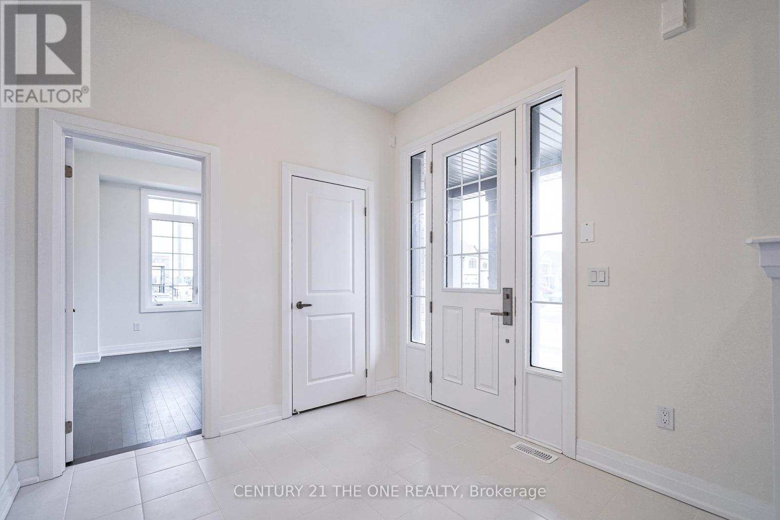 2 Wesley Brooks Street, Clarington (Newcastle), Ontario  L1B 0W4 - Photo 8 - E12228186