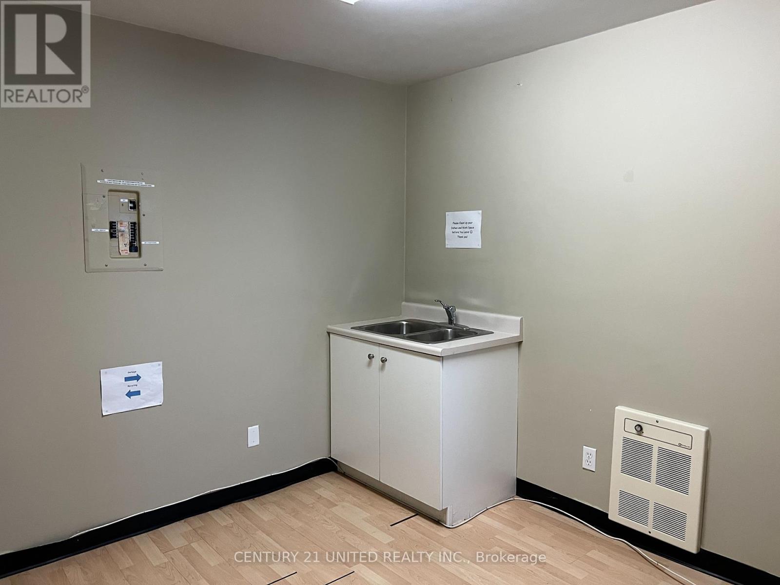 10 - 193 Simcoe Street, Peterborough Central (North), Ontario  K9H 2H6 - Photo 3 - X12228326