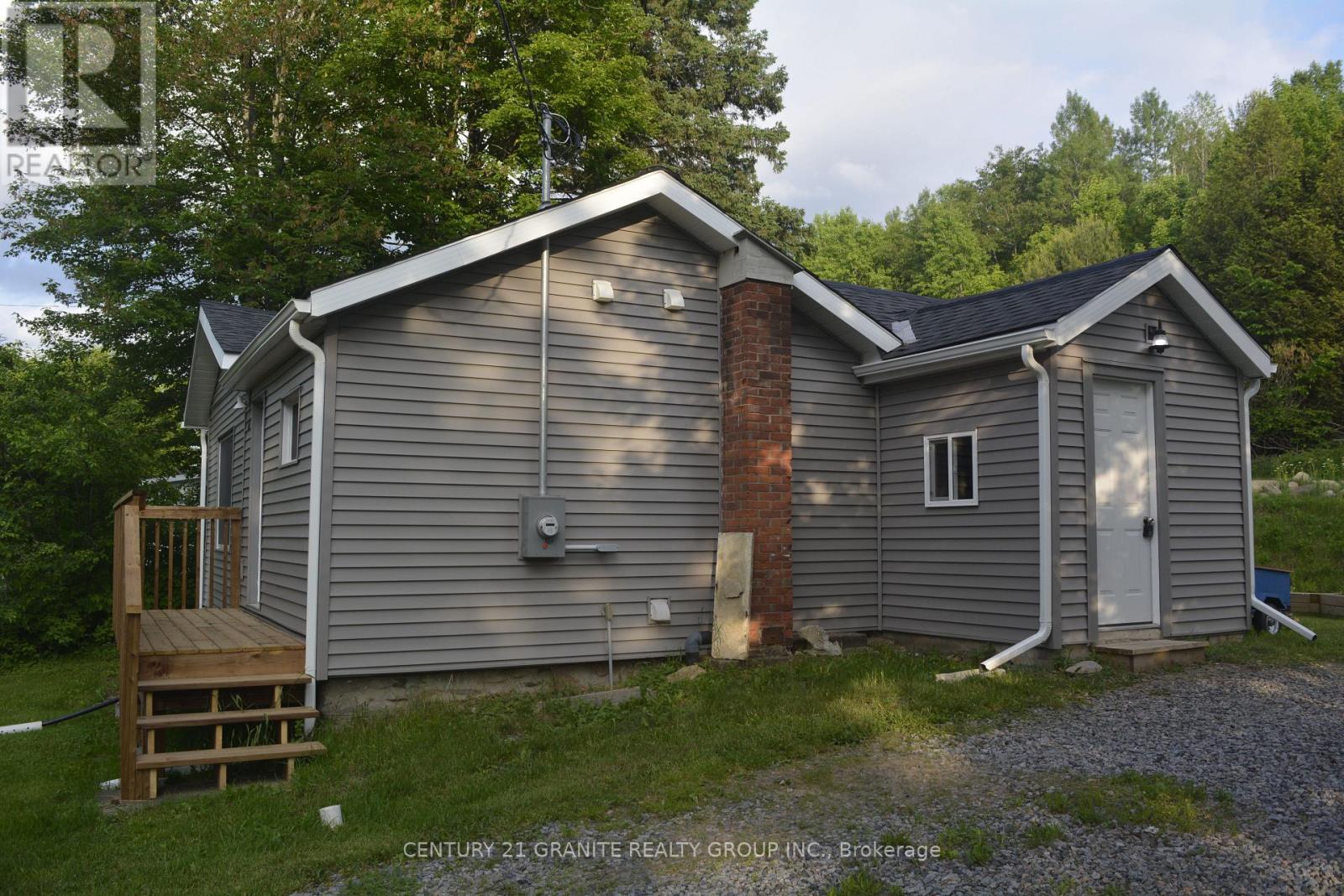 15 Battelle Road N, Bancroft (Bancroft Ward), Ontario  K0L 1C0 - Photo 2 - X12228668
