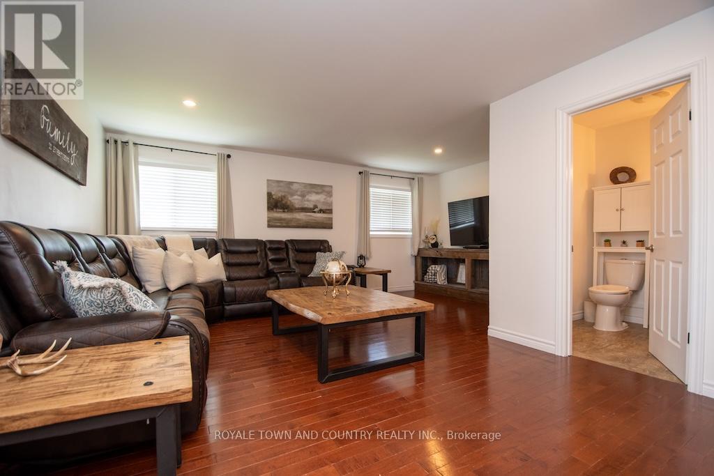 92 Hickson Road, Kawartha Lakes (Manvers), Ontario  K0L 2X0 - Photo 5 - X12228901