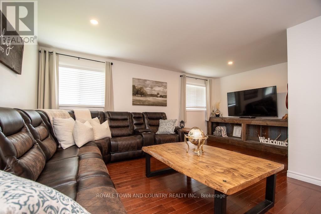 92 Hickson Road, Kawartha Lakes (Manvers), Ontario  K0L 2X0 - Photo 6 - X12228901