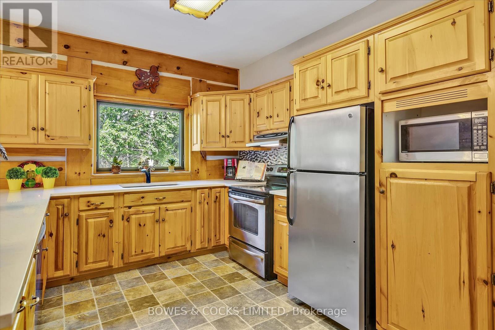 575 Golf Course Road, Douro-Dummer, Ontario  K0L 2H0 - Photo 23 - X12228954