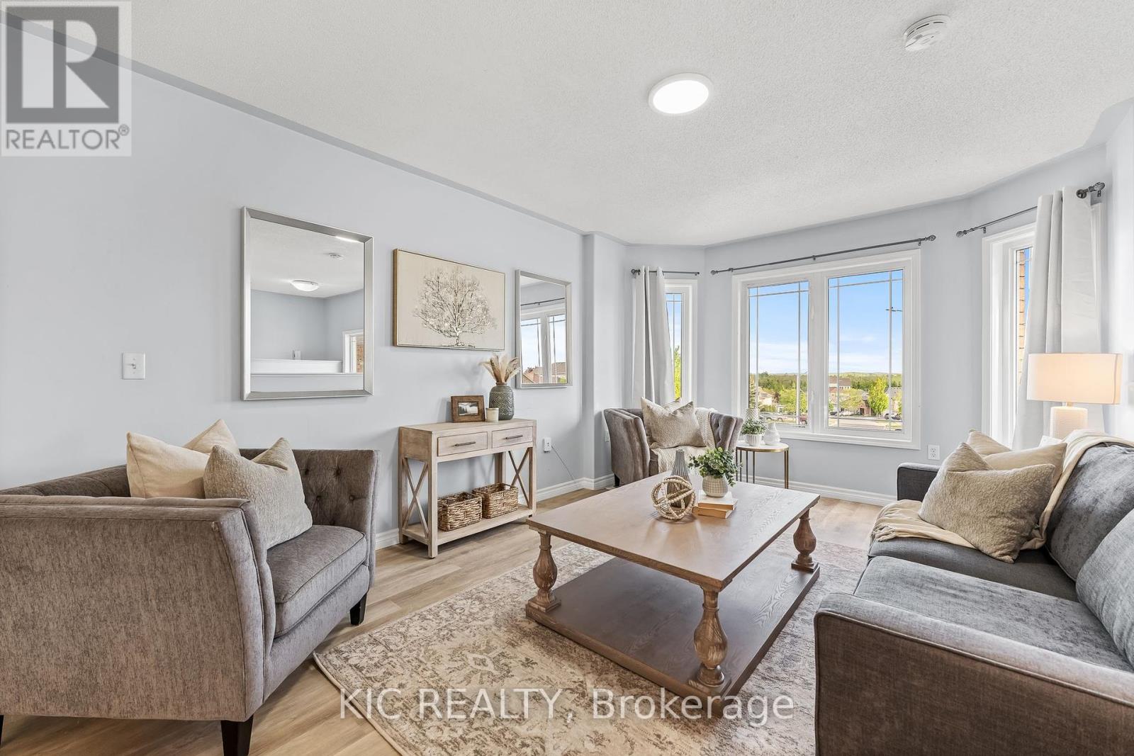 574 Clancy Crescent, Peterborough West (South), Ontario  K9K 2S2 - Photo 5 - X12229103