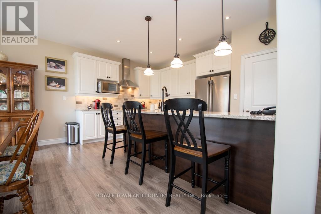 10 Silverbrook Avenue, Kawartha Lakes (Lindsay), Ontario  K9V 0L9 - Photo 11 - X12229134